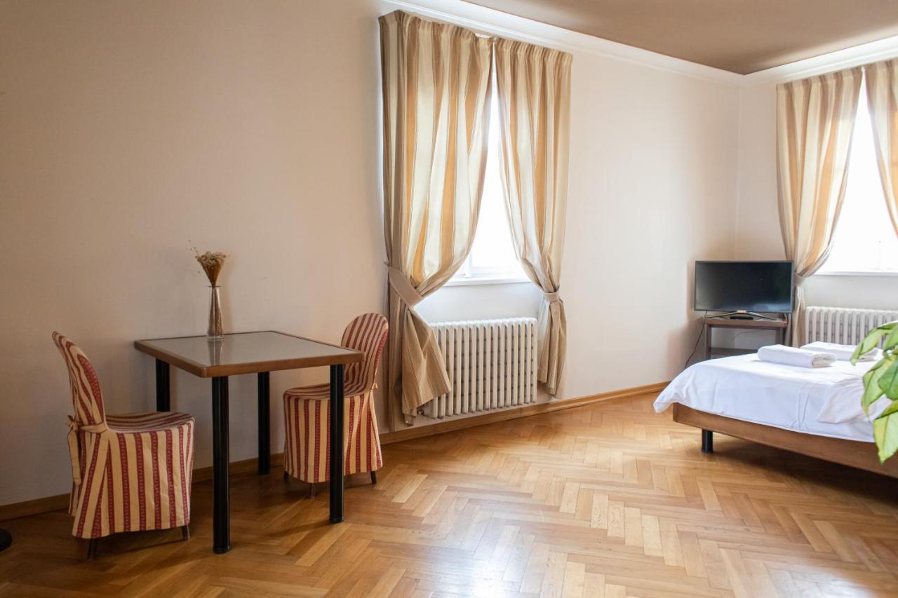 Residence Thunovska Apartment *