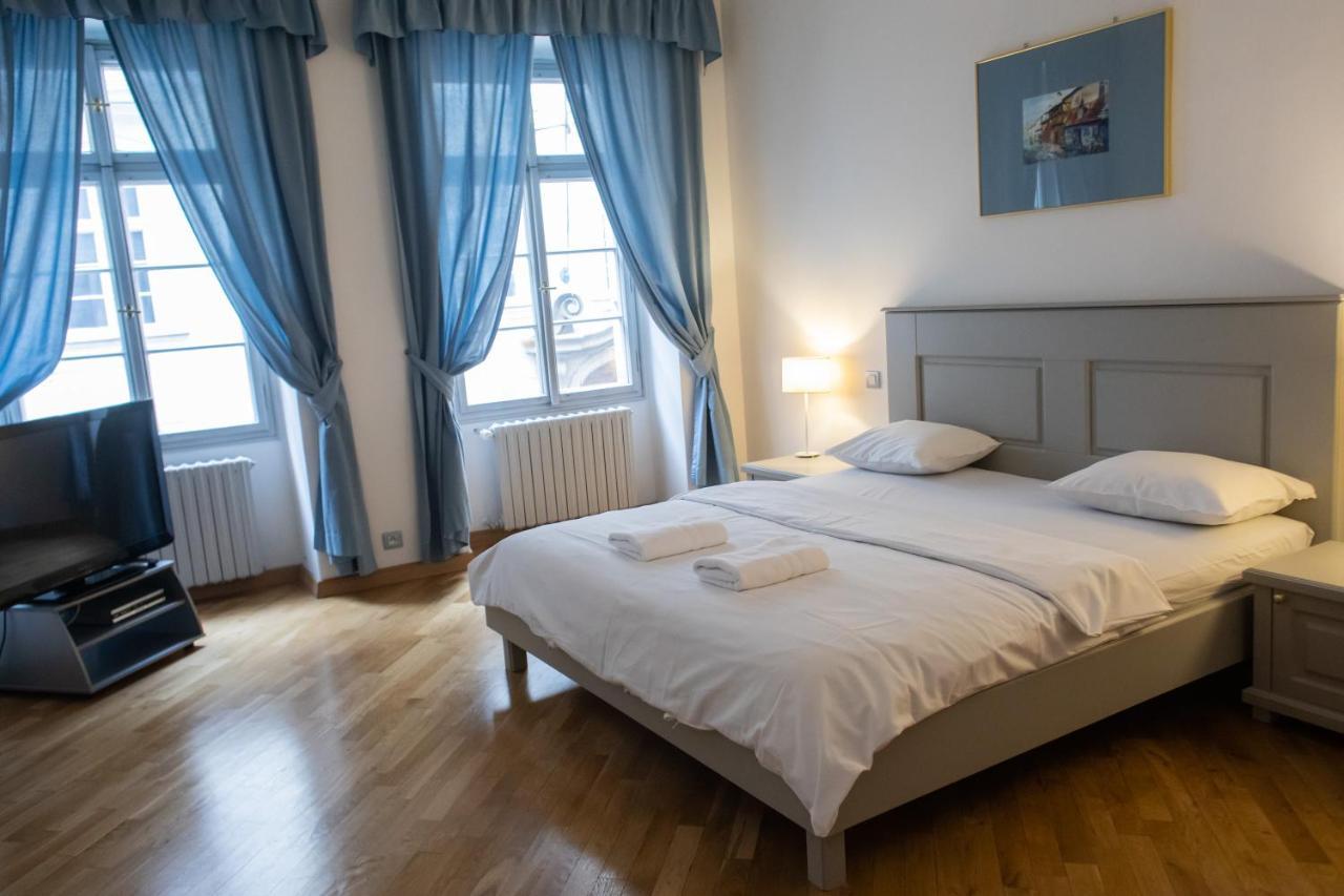 Apartment Residence Thunovska *